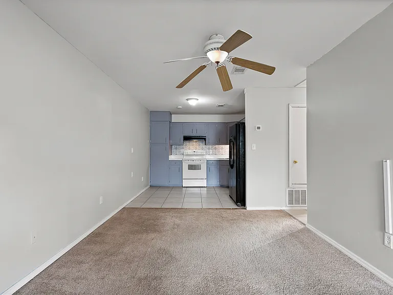 1301 Redwood Ln #A — Photo 3