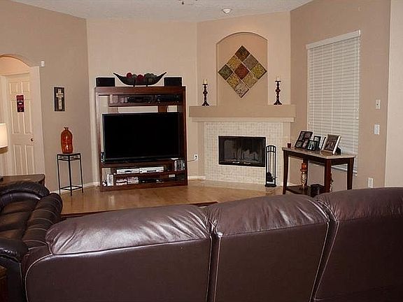 5th image of 2609 Valencia Grove Dr