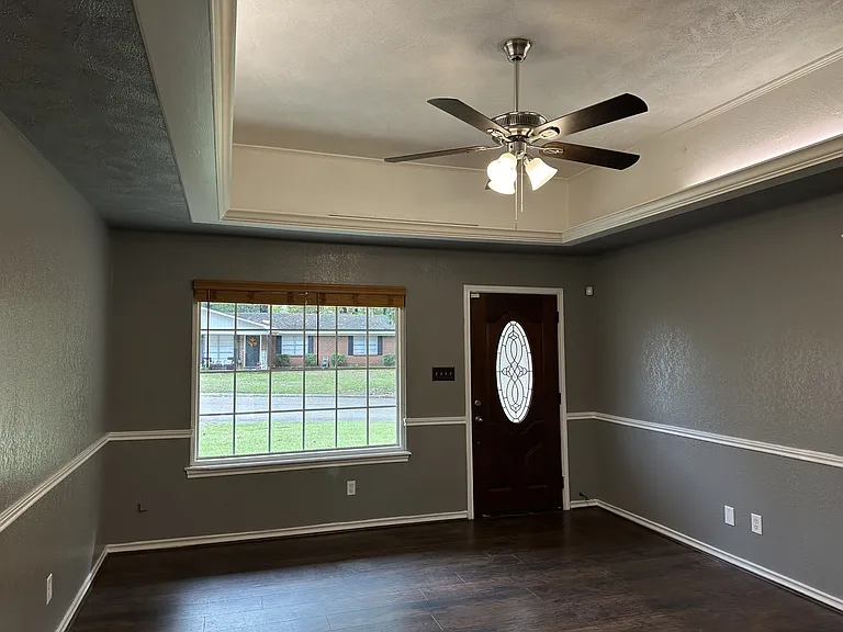 3811 Elizabeth St — Photo 3