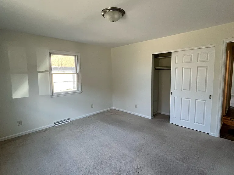 225 N Miami Ave — Photo 13