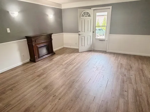 2009 Broadway, Highland, IL