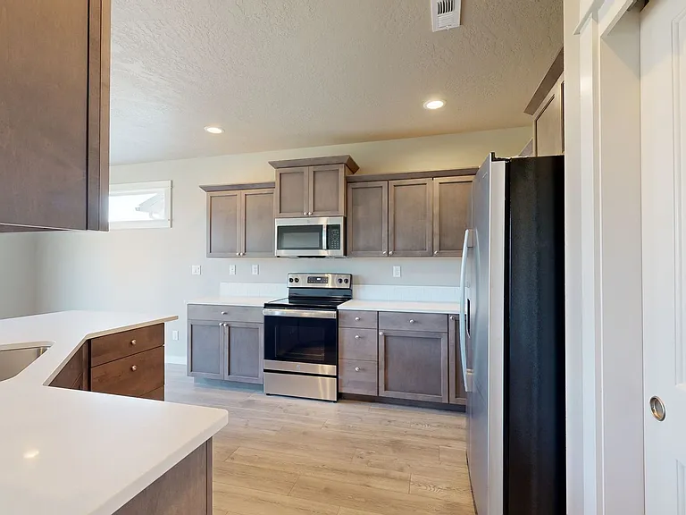 1189 Ava St — Photo 13
