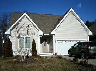 8 Leighas Ln, Coventry, RI 02816