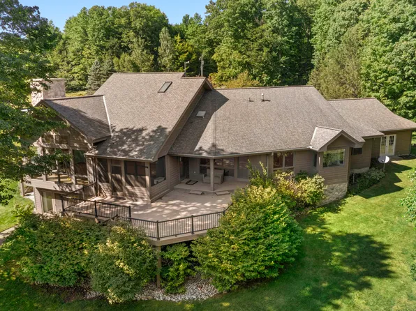11775 Golfview Rd, Bear Lake, MI 49614