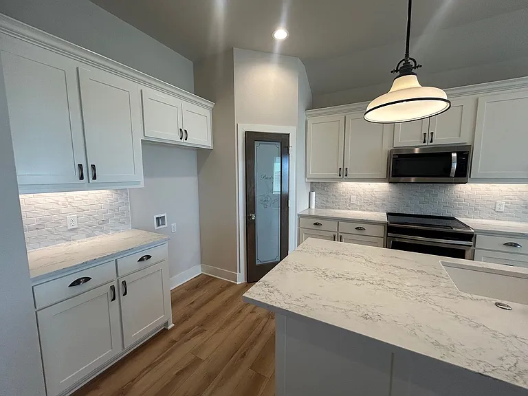 1713 Fabian Dr — Photo 3