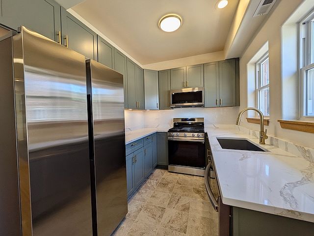 1st image of 4354 S Drexel Blvd #B