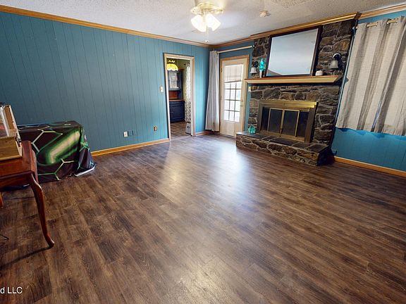 3rd image of 210 Porter St