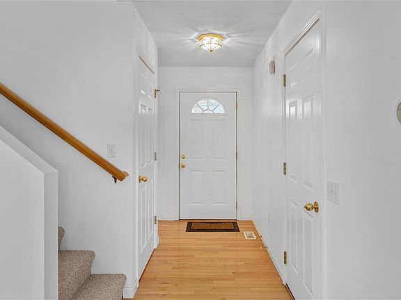 3rd image of 128 Northbay Ct