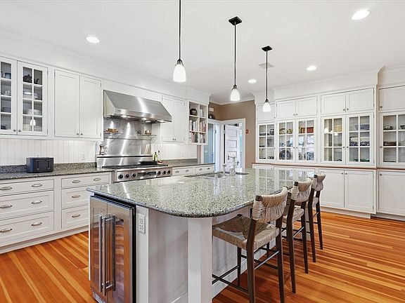 4th image of 21 Elm St