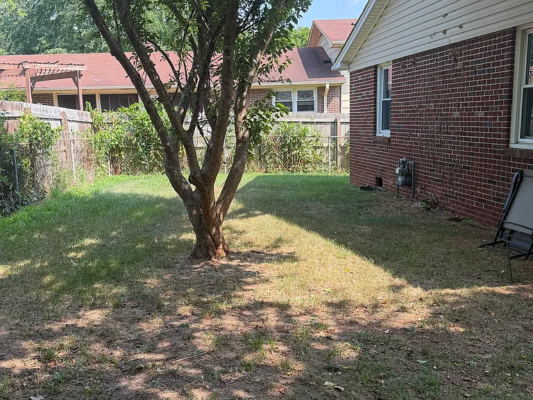 102 Plantation Rd — Photo 2