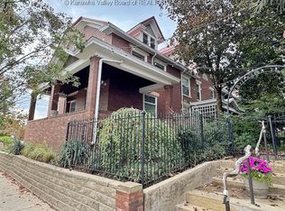 2 Arlington Ct, Charleston, WV 25301