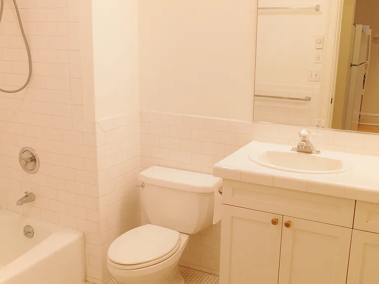 120 W Highland Dr #124 — Photo 3
