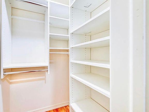 4th image of 31 Soundview Dr #7W