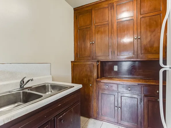 Uptown Classics Apartments, 2885 James Ave S #106, Minneapolis, MN 55408