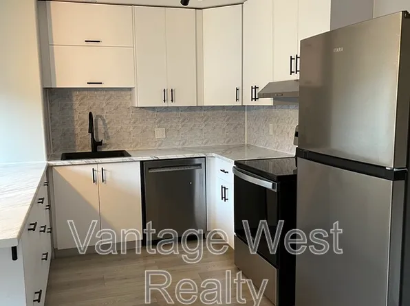 3244 Deer Ridge Ct #2, West Kelowna, BC V4T 2R3