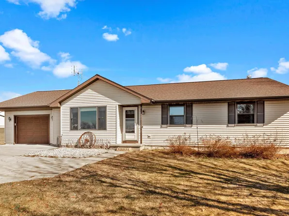 N5413 Hillview Rd, Saint Cloud, WI 53079