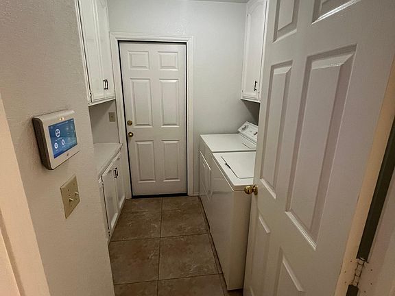 4th image of 4940 W Grove Ave