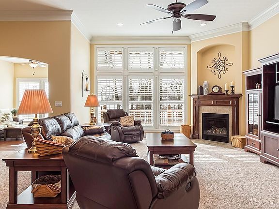 5th image of 4706 Newport Loop W