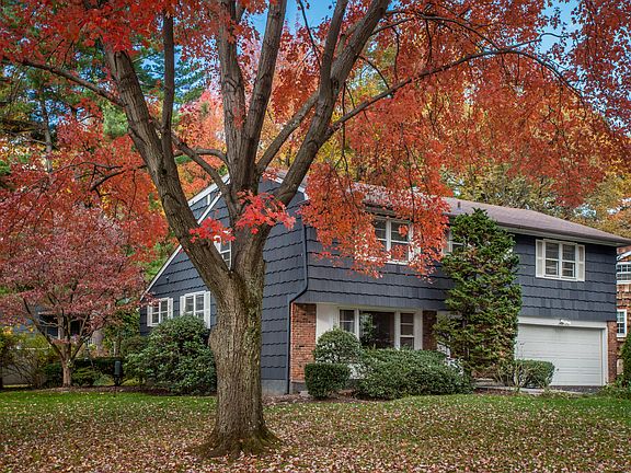3rd image of 8 Sherwood Dr