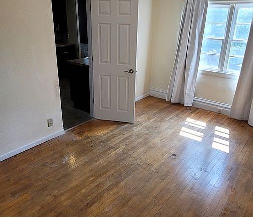 4th image of 1226 E 3rd St
