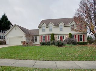 196 Brook Hill Ln, Vernon Hills, IL 60061