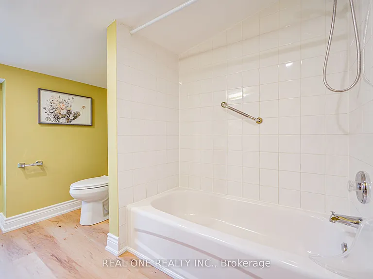 4052 Saint James Ave — Photo 35