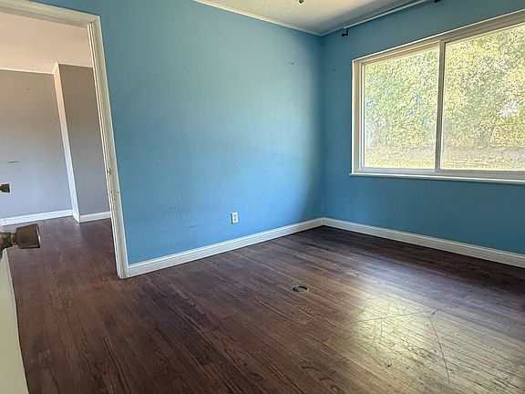 5th image of 3600 N Laird Ave