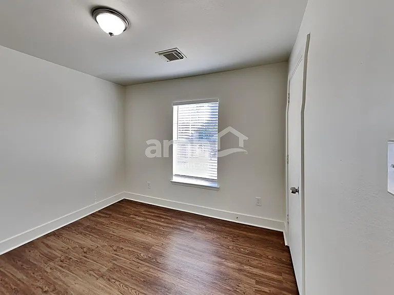 817 Lightningbug Ln — Photo 17