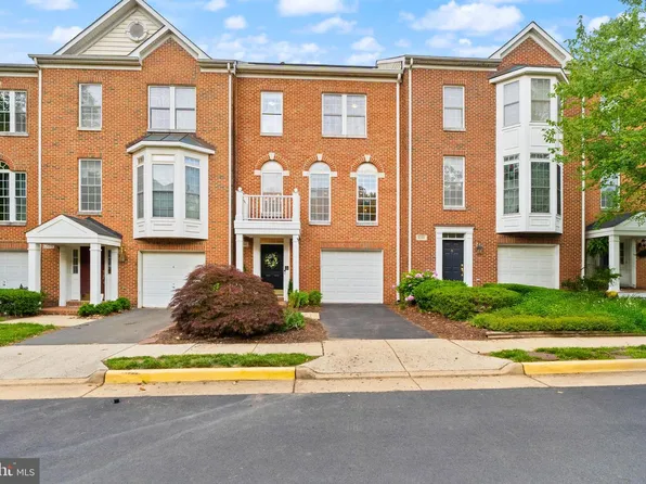 4290 Park Green Ct, Fairfax, VA 22030