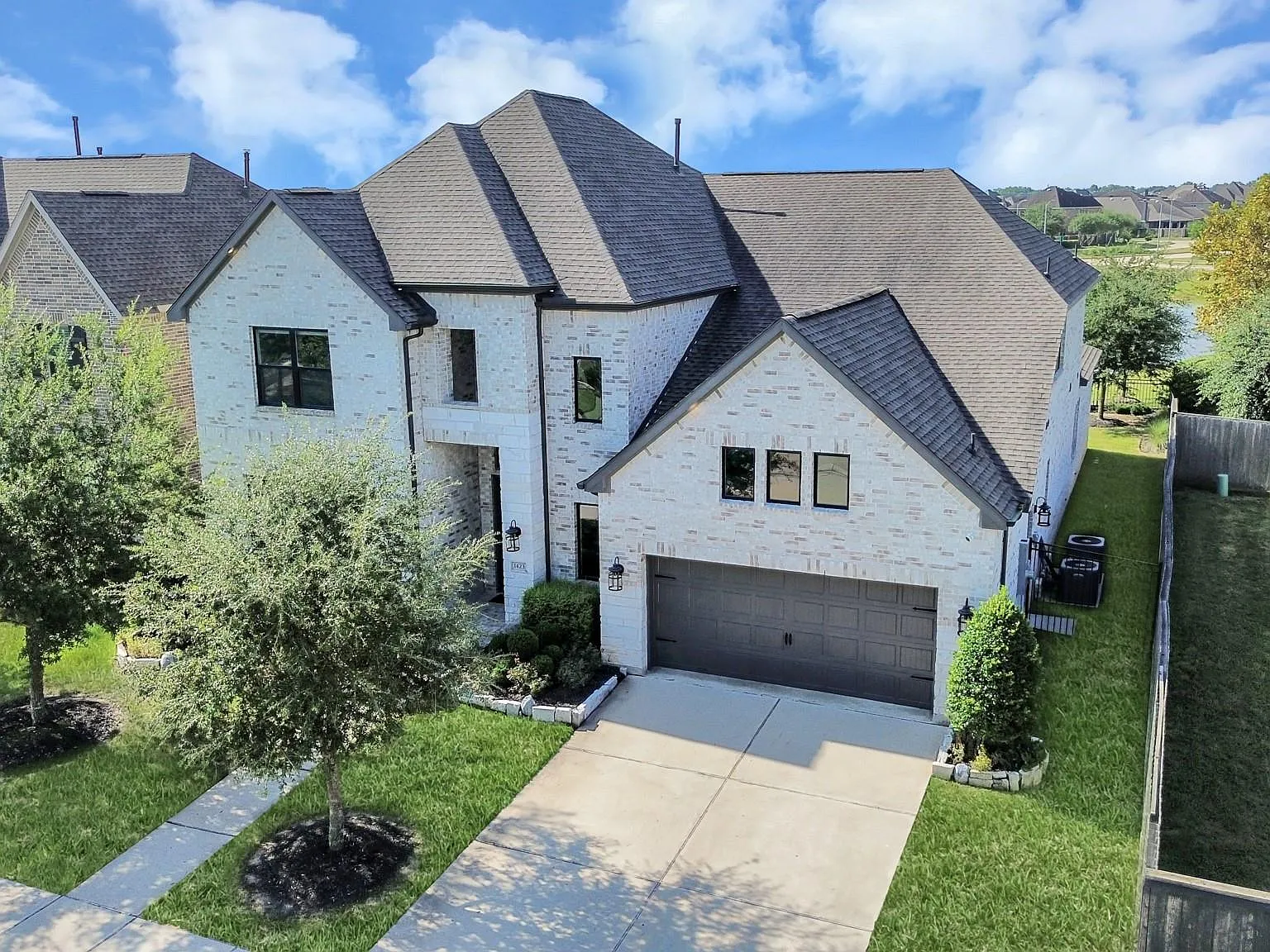 4 bed, 3.5 bath, 3696 sqft, $4,000 — Photo 3