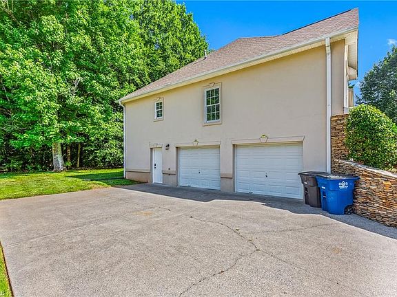 5th image of 2554 Dilworth St