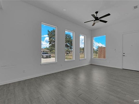 5th image of 1102 E McIntyre St #2
