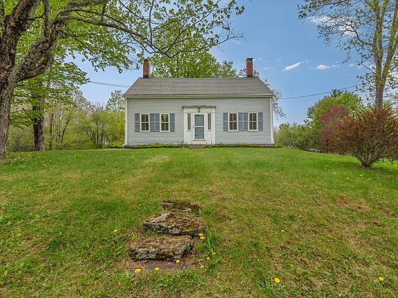 3rd image of 33 Fields Pond Road