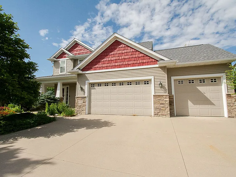 3655 Stone Point Dr NE — Photo 1