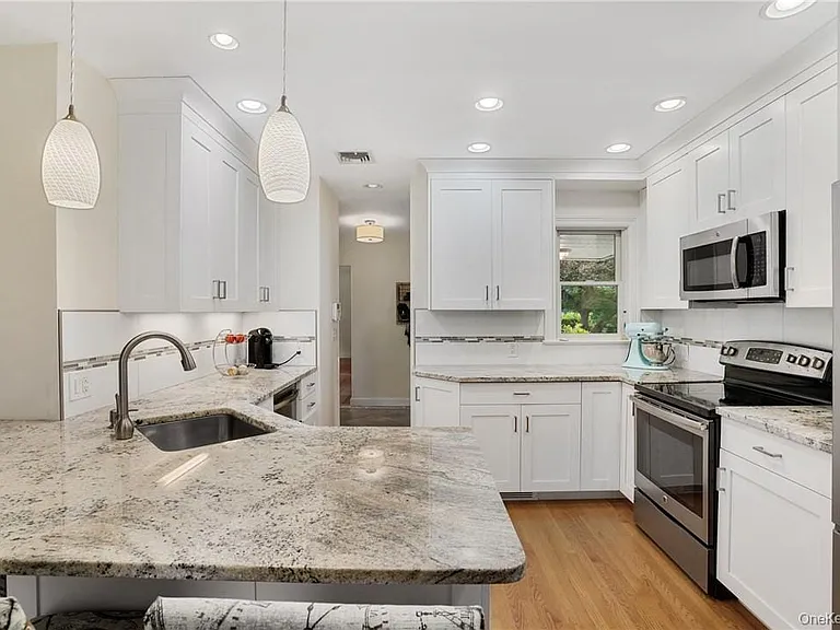 30 Palmer Ln — Photo 7