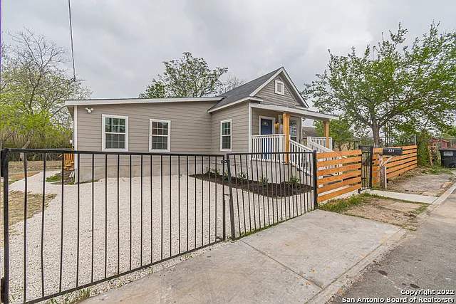 324 Bargas St — Photo 3