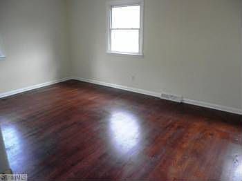 4th image of 107 W Montcastle Dr