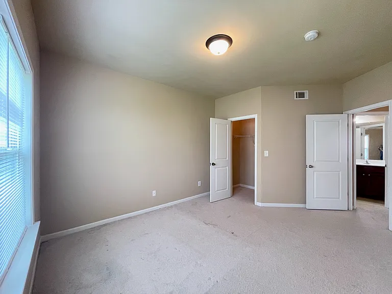 989 Parkside Wood Ct — Photo 23