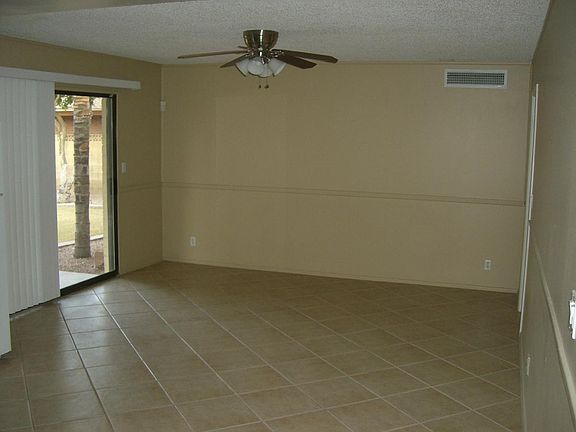 3rd image of 1228 E Malibu Dr
