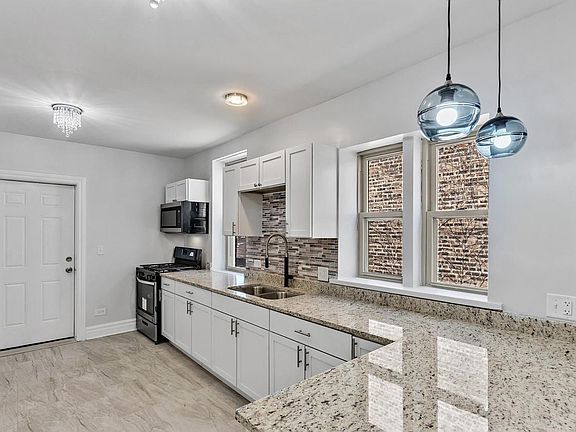 5th image of 8036 S Paxton Ave #2
