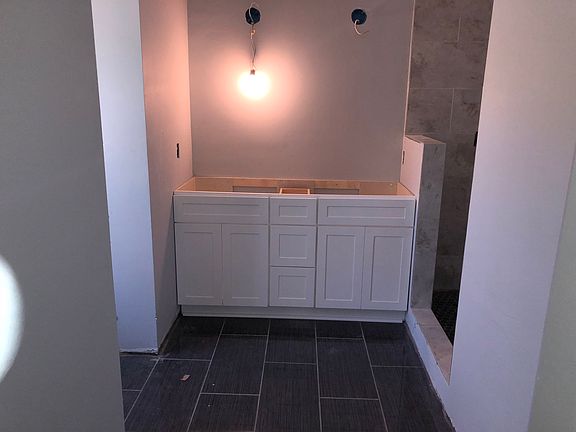 Master Bath, walk in Shower