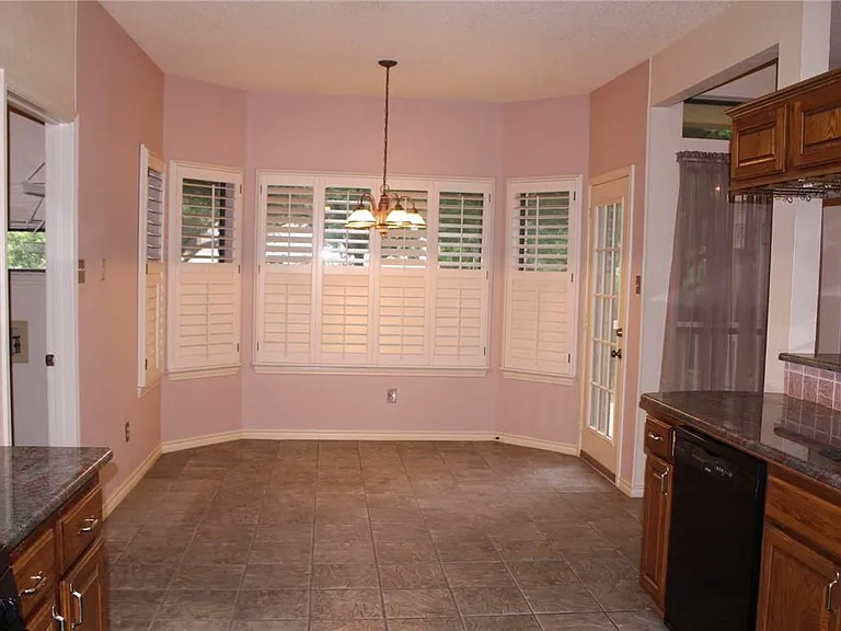 2141 Surrender Ave — Photo 3