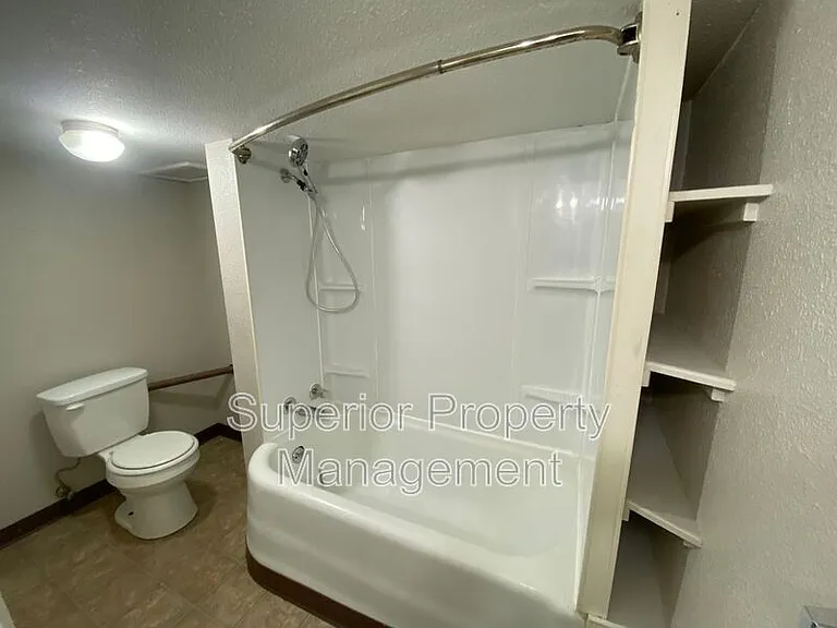 1011 W 29th St — Photo 10