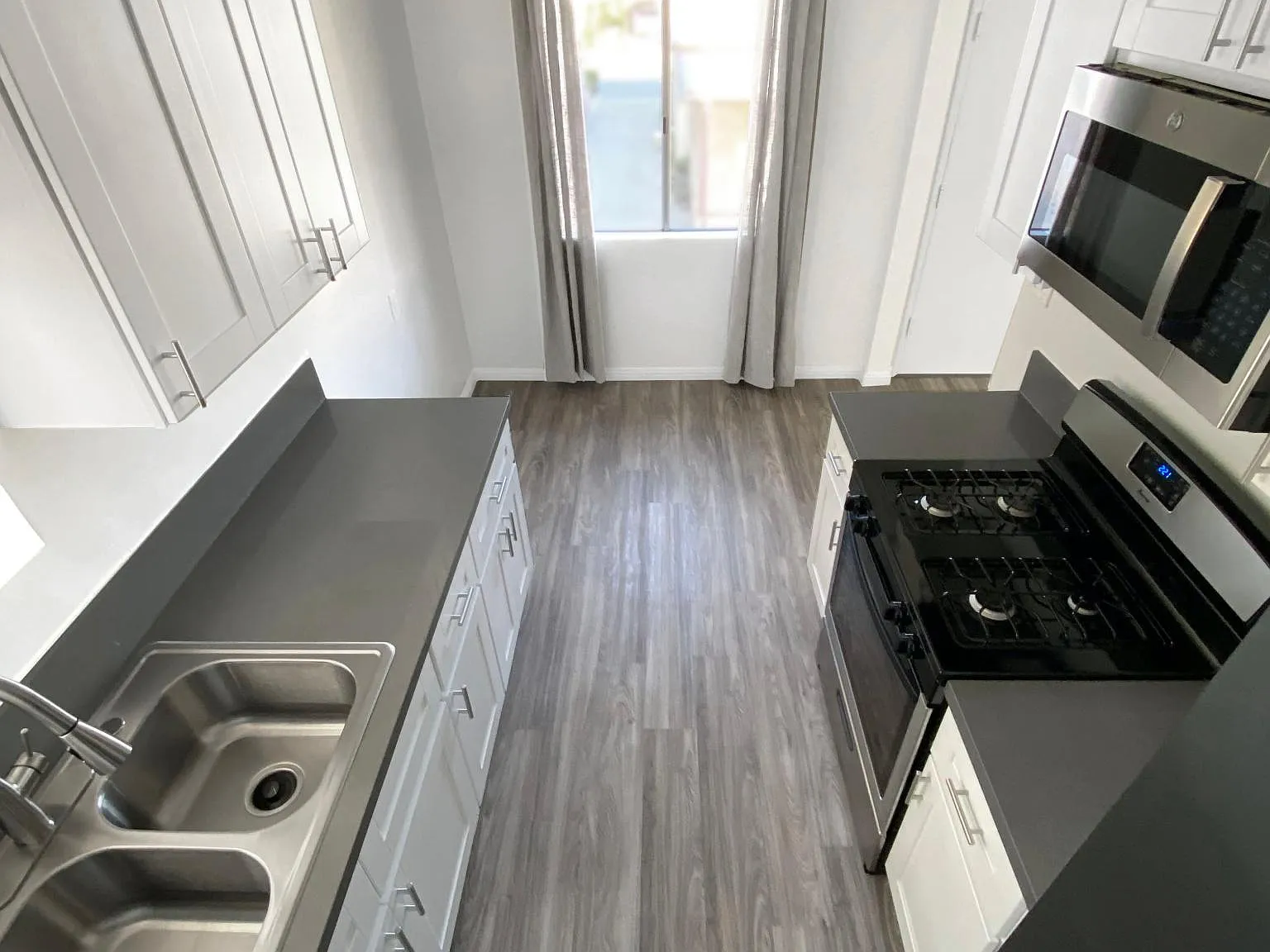 641 W 13th St — Photo 2