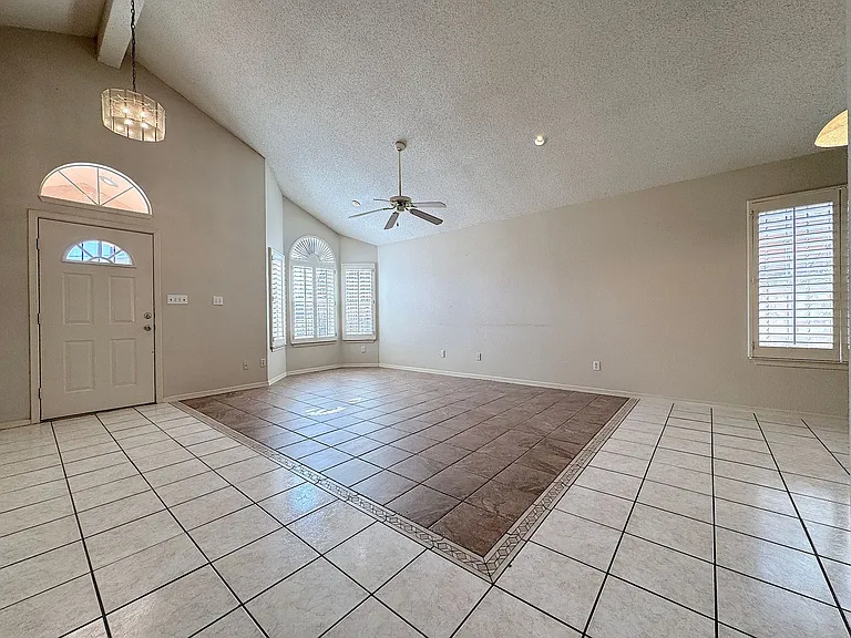 8511 Victor Ln — Photo 4