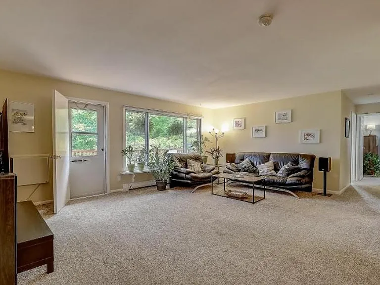 142 Heidel Rd — Photo 3