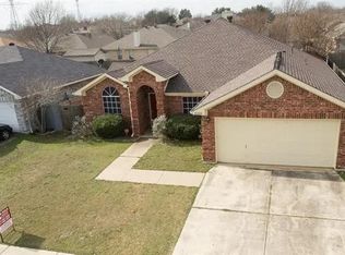 6100 Harwood Crossing Dr, Arlington, TX 76018