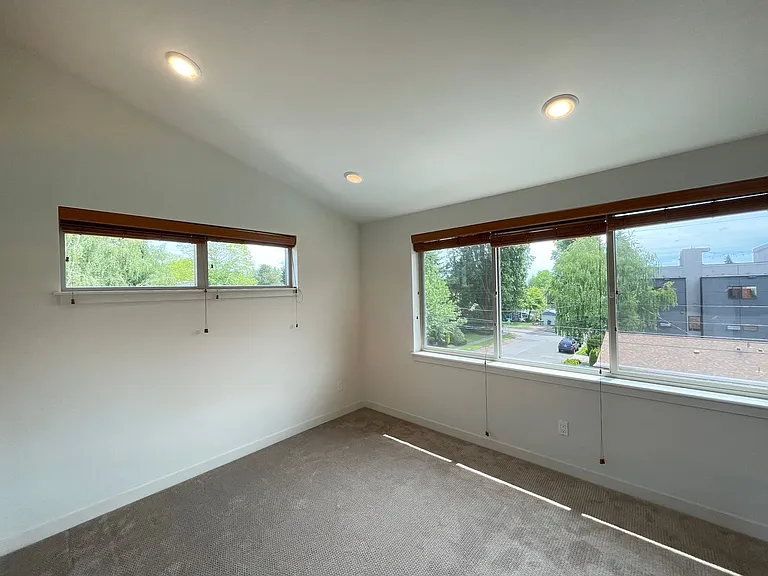 3638 NE 73rd Pl — Photo 8