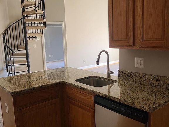 3rd image of 2013 Warners Ter S Unit 346