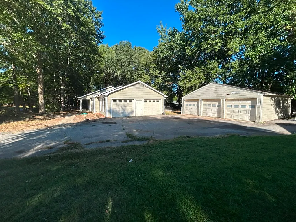 3 bed, 1708 sqft, $2,200 — Photo 1
